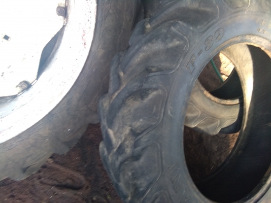 ขายยางรถไถยกชุดติดต่อ0971565196