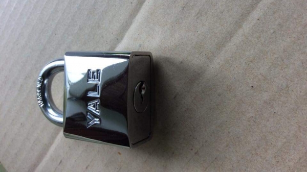 ขายแม่กุญแจ 35mm. YALE MADE IN GERMANY. ใหม่เก่าเก็บพร้อมลูก2ดอก