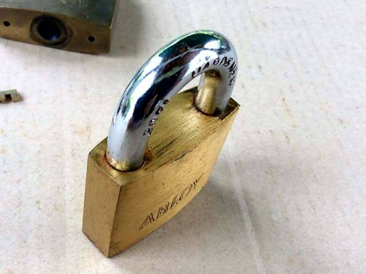 ขายแม่กุญแจทองเหลือง 55mm. ABLOY MADE IN FINLAND. ใหม่เก่าเก็บพร้อมลูก2ดอก