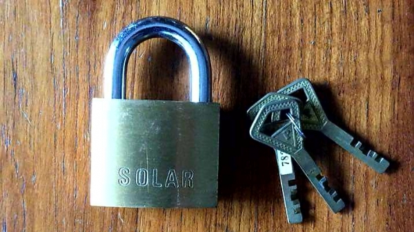 ขายแม่กุญแจทองเหลือง50mm. SOLAR MADE IN SWITZERLAND. ใหม่เก่าเก็บ