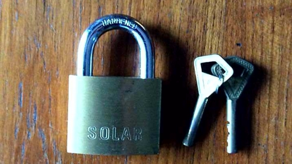 ขายแม่กุญแจทองเหลือง50mm. SOLAR MADE IN SWITZERLAND. ใหม่เก่าเก็บ