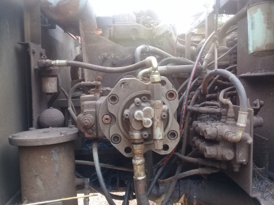 ขายรถแบคโฮ SUMITOMO SH200 สภาพพร้อมไช้ ขายรถแบคโฮ SUMITOMO SH200 สภาพพร้อมไช้