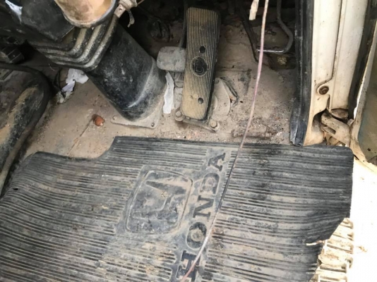 ขายร็อคกี้หัวขาวอุปกรณ์ครบขายตามสภาพมีผุซุ้มล้อ2ฝั่งคานสวย 45,000฿ สนใจกริ๊ง 063-190-3017