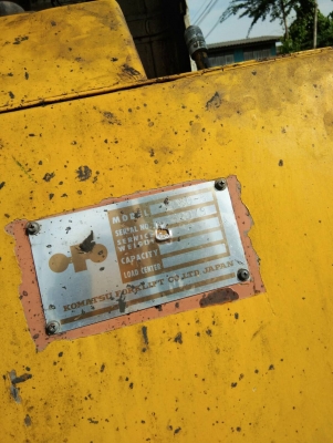 ขายรถ komatsu ขนาด 6 ตัน รุ่น 5 เกียร์ออโต้ ตามสภาพพร้อมใช้งานราคาถูก