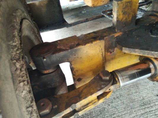 ขายรถ komatsu ขนาด 6 ตัน รุ่น 5 เกียร์ออโต้ ตามสภาพพร้อมใช้งานราคาถูก