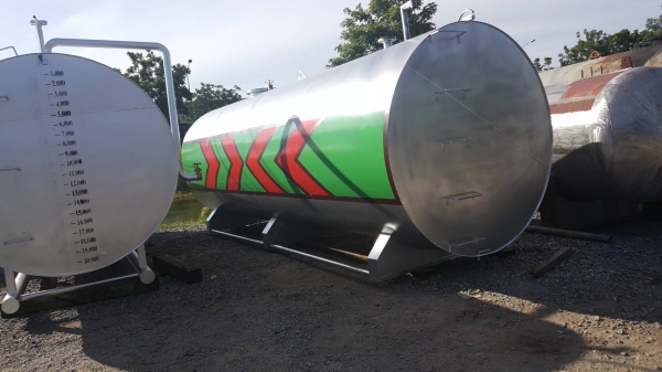 ถังน้ำมัน 20000 ลิตรสีสวยสดใสราคาเบาๆ ถังน้ำมัน 20000 ลิตรสีสวยสดใสราคาเบาๆ