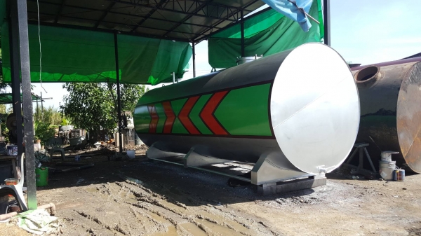 ถังน้ำมัน 20000 ลิตรสีสวยสดใสราคาเบาๆ ถังน้ำมัน 20000 ลิตรสีสวยสดใสราคาเบาๆ