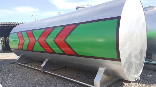 ถังน้ำมัน 20000 ลิตรสีสวยสดใสราคาเบาๆ