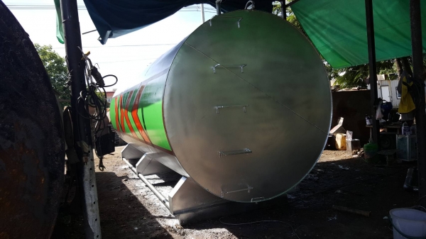 ถังน้ำมัน 20000 ลิตรสีสวยสดใสราคาเบาๆ ถังน้ำมัน 20000 ลิตรสีสวยสดใสราคาเบาๆ