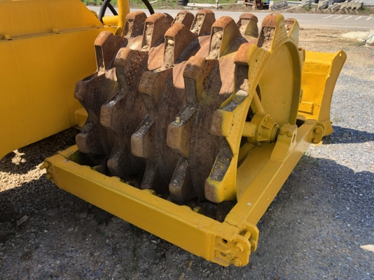 รถบด 4ล้อหนาม CAT815 ทะเบียนพร้อมโอน เก็บสีใหม่พร้อมใช้งาน รถบด 4ล้อหนาม CAT815 ทะเบียนพร้อมโอน เก็บสีใหม่พร้อมใช้งาน