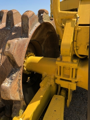 รถบด 4ล้อหนาม CAT815 ทะเบียนพร้อมโอน เก็บสีใหม่พร้อมใช้งาน รถบด 4ล้อหนาม CAT815 ทะเบียนพร้อมโอน เก็บสีใหม่พร้อมใช้งาน