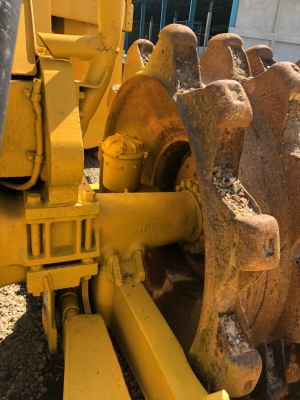 รถบด 4ล้อหนาม CAT815 ทะเบียนพร้อมโอน เก็บสีใหม่พร้อมใช้งาน รถบด 4ล้อหนาม CAT815 ทะเบียนพร้อมโอน เก็บสีใหม่พร้อมใช้งาน