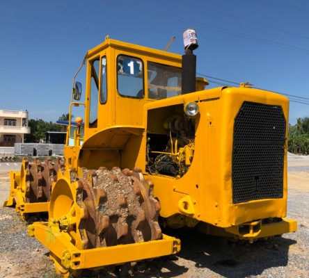 รถบด 4ล้อหนาม CAT815 ทะเบียนพร้อมโอน เก็บสีใหม่พร้อมใช้งาน รถบด 4ล้อหนาม CAT815 ทะเบียนพร้อมโอน เก็บสีใหม่พร้อมใช้งาน