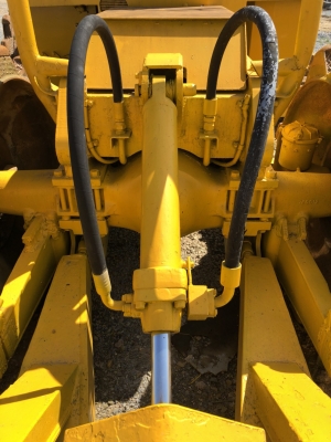 รถบด 4ล้อหนาม CAT815 ทะเบียนพร้อมโอน เก็บสีใหม่พร้อมใช้งาน รถบด 4ล้อหนาม CAT815 ทะเบียนพร้อมโอน เก็บสีใหม่พร้อมใช้งาน