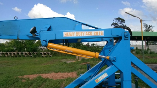 ขายเครื่องคีบอ้อย ติดรถไถFORD รุ่นF2 มือ2สภาพใหม่พร้อมใช้งาน