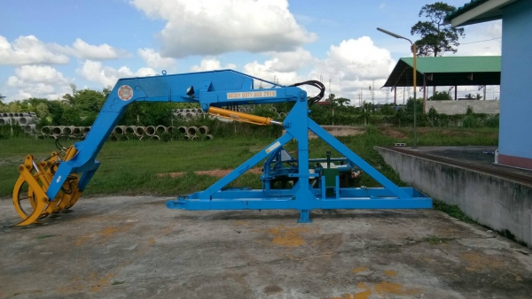 ขายเครื่องคีบอ้อย ติดรถไถFORD รุ่นF2 มือ2สภาพใหม่พร้อมใช้งาน