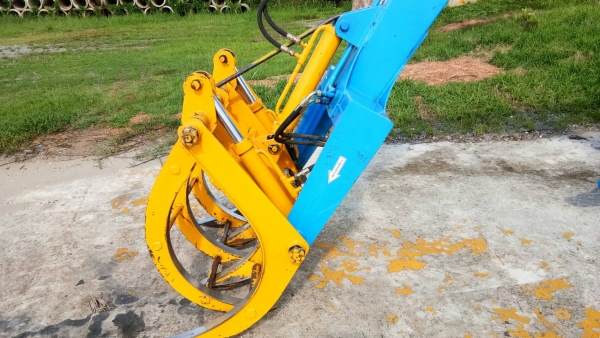 ขายเครื่องคีบอ้อย ติดรถไถFORD รุ่นF2 มือ2สภาพใหม่พร้อมใช้งาน