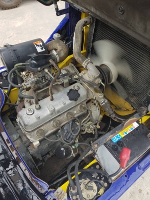 KOMATSU FG18-16 เครื่องเบนซิล เกียร์ธรรมดา เสาสูง3เมตร ฮิ้งค์(งาเทได้) สนใจติดต่อ 083-062-0223(ปอน)