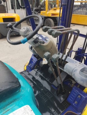 KOMATSU FG18-16 เครื่องเบนซิล เกียร์ธรรมดา เสาสูง3เมตร ฮิ้งค์(งาเทได้) สนใจติดต่อ 083-062-0223(ปอน)