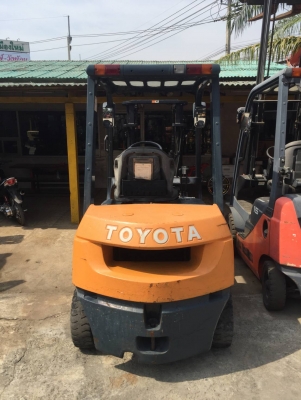 TOYOTA 7FD25 เครื่องดีเซล เกียร์ธรรมดา เสาสูง3เมตร  สนใจติดต่อ083-062-0223(ปอน)