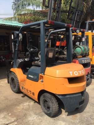 TOYOTA 7FD25 เครื่องดีเซล เกียร์ธรรมดา เสาสูง3เมตร  สนใจติดต่อ083-062-0223(ปอน)