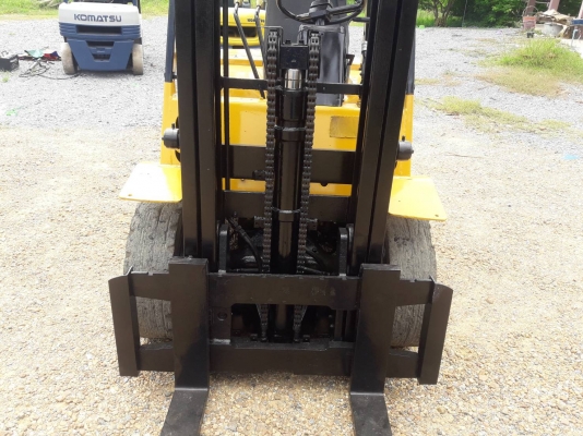 ขายรถยก MITSUBISHI FD25 F18A  เครื่องดีเซล เกียร์ออโต้ยกได้2.5ตัน เสา3เมตร เสาวิ่งเข้าตู้ได้ ยางตันหน้าหลัง ติดต่อ 098-7962549