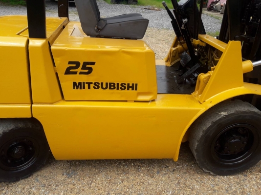 ขายรถยก MITSUBISHI FD25 F18A  เครื่องดีเซล เกียร์ออโต้ยกได้2.5ตัน เสา3เมตร เสาวิ่งเข้าตู้ได้ ยางตันหน้าหลัง ติดต่อ 098-7962549