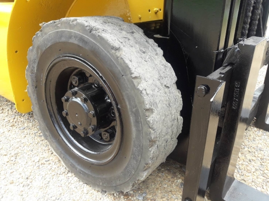 ขายรถยก MITSUBISHI FD25 F18A  เครื่องดีเซล เกียร์ออโต้ยกได้2.5ตัน เสา3เมตร เสาวิ่งเข้าตู้ได้ ยางตันหน้าหลัง ติดต่อ 098-7962549