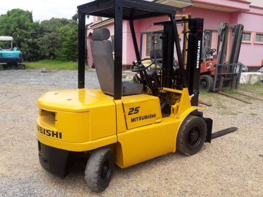 ขายรถยก MITSUBISHI FD25 F18A  เครื่องดีเซล เกียร์ออโต้ยกได้2.5ตัน เสา3เมตร เสาวิ่งเข้าตู้ได้ ยางตันหน้าหลัง ติดต่อ 098-7962549