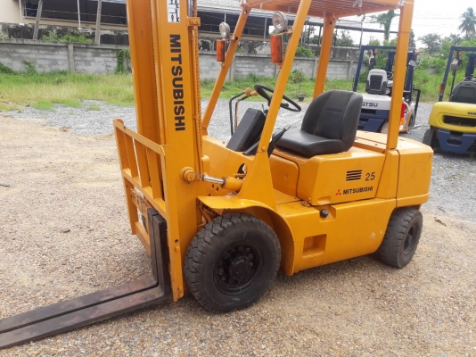 ขายรถยก MITSUBISHI FD25 F18A  เครื่องดีเซล เกียร์ออโต้ ยกได้2.5ตัน เสา3เมตร  ติดต่อ 098-7962549