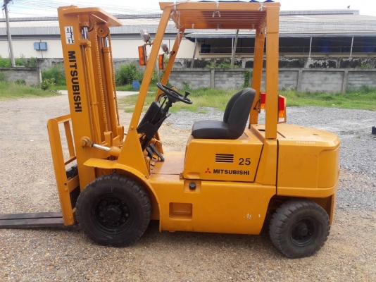 ขายรถยก MITSUBISHI FD25 F18A  เครื่องดีเซล เกียร์ออโต้ ยกได้2.5ตัน เสา3เมตร  ติดต่อ 098-7962549