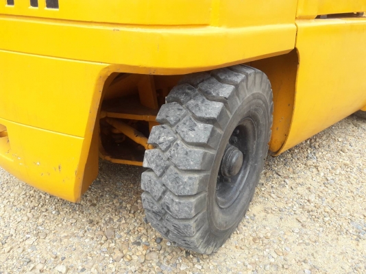 ขายรถยก MITSUBISHI FD25 F18A  เครื่องดีเซล เกียร์ออโต้ ยกได้2.5ตัน เสา3เมตร  ติดต่อ 098-7962549