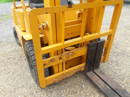 ขายรถยก MITSUBISHI FD25 F18A  เครื่องดีเซล เกียร์ออโต้ ยกได้2.5ตัน เสา3เมตร  ติดต่อ 098-7962549