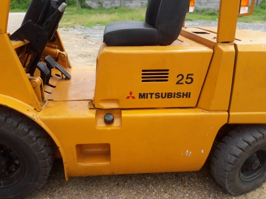 ขายรถยก MITSUBISHI FD25 F18A  เครื่องดีเซล เกียร์ออโต้ ยกได้2.5ตัน เสา3เมตร  ติดต่อ 098-7962549