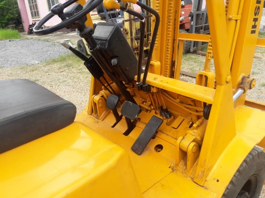 ขายรถยก MITSUBISHI FD25 F18A  เครื่องดีเซล เกียร์ออโต้ ยกได้2.5ตัน เสา3เมตร  ติดต่อ 098-7962549