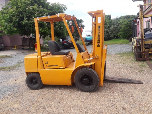 ขายรถยก MITSUBISHI FD25 F18A  เครื่องดีเซล เกียร์ออโต้ ยกได้2.5ตัน เสา3เมตร  ติดต่อ 098-7962549