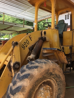 รถตัก CAT 920 F. สนใจติดต่อ 081 - 6079515