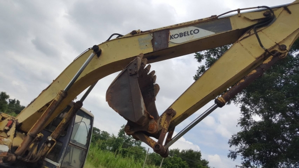 ขายด่วน KOBELCO SK200 MART III สภาพสวยพร้อมใช้งาน เครื่องปั้มดีเยี่ยม ทำงานแรงเร็วไม่โหลด  ระบบแอร์มี สนใจสอบถาม 093 0764943 คุณ ตั้ม