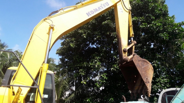 ขาย แบ็คโฮ Pc200-7 1หมื่น ชม. เล่มพร้อม