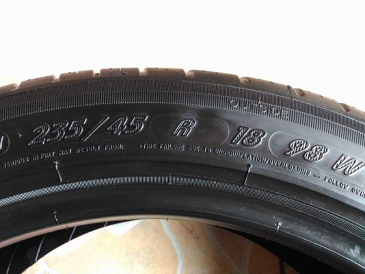 ยาง\% คัดสภาพ Michelin Pilot Sport 3 235 45 18 ผลิตปี 2017 ยางสวย ดอกหนาๆ ขายถูก ทั้งชุด 8800.- *** 