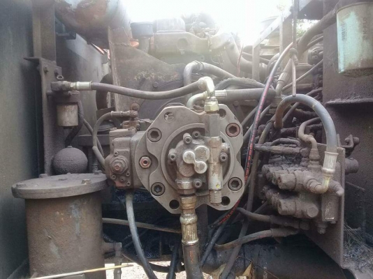 ขายด่วน SUMITOMO SH200 สภาพพร้อมใช้งาน เครื่องปั้มดี โซ่ช่วงล่างสวย เกสารสัญญาซื้อขาย สนใจสอบถาม 093 0764943. คุณ ตั้ม