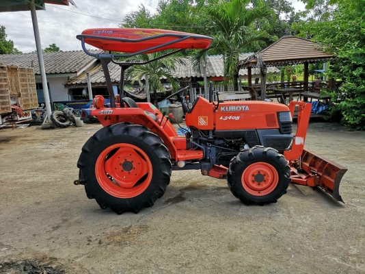 ????????เข้าใหม่KOBOTA รุ่น L3408???????? พร้อมอุปกรณ์3ชิ้นโรตารี่+ผาน+ใบดันหน้า ใช้งาน 2170 ชม.ราคา190000บาท ⛽????มีบริการจัดส่งฟรีคะ สนใจ????????ติดต่อสอบถามรายละเอียด0906910337 ????????พิกัดร้านส.เจริญแทรกเตอร์ อ.บางระกำ จ.พิษณุโลก