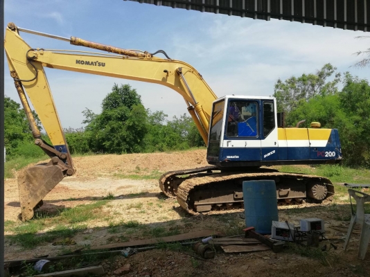 ขายรถแบคโฮ KOMATSU PC200-5 คอนโทนสั้น