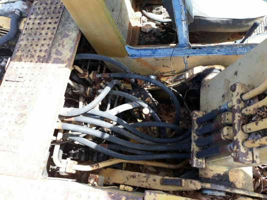 รถแบคโฮ Pc 100-3  ราคา 220,000 รถกทม.