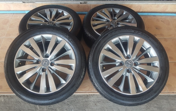 ขายล้อHONDA JAZZ GK16 ยางปี16  4 ล้อ