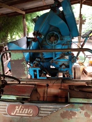 ขายรถนวดข้าวตู้ไทยเส็ง5ฟุตจำโบ้เครื่องhino6สูบ