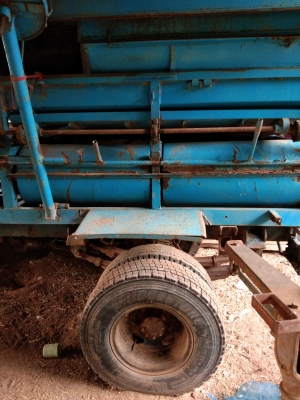 ขายรถนวดข้าวตู้ไทยเส็ง5ฟุตจำโบ้เครื่องhino6สูบ