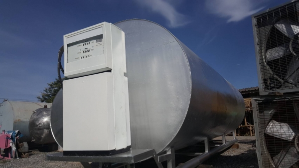 ถังน้ำมันขนาด 20000 ลิตรพร้อมตู้จ่าย ถังน้ำมันขนาด 20000 ลิตรพร้อมตู้จ่าย