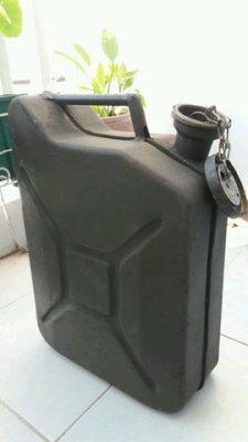 ถังน้ำมันสำรอง ๑๐ ลิตร ถังน้ำมันสำรอง ๑๐ ลิตร
