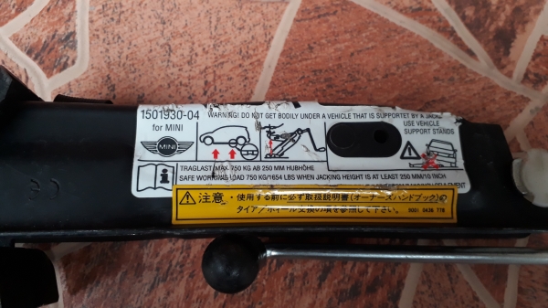 แม่แรงติดรถ MINI Cooper